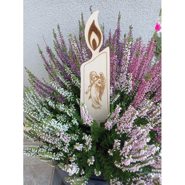 Lesena sveča z graviranim angelom