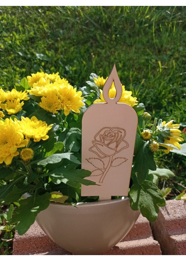 Lesena sveča z vrtnico